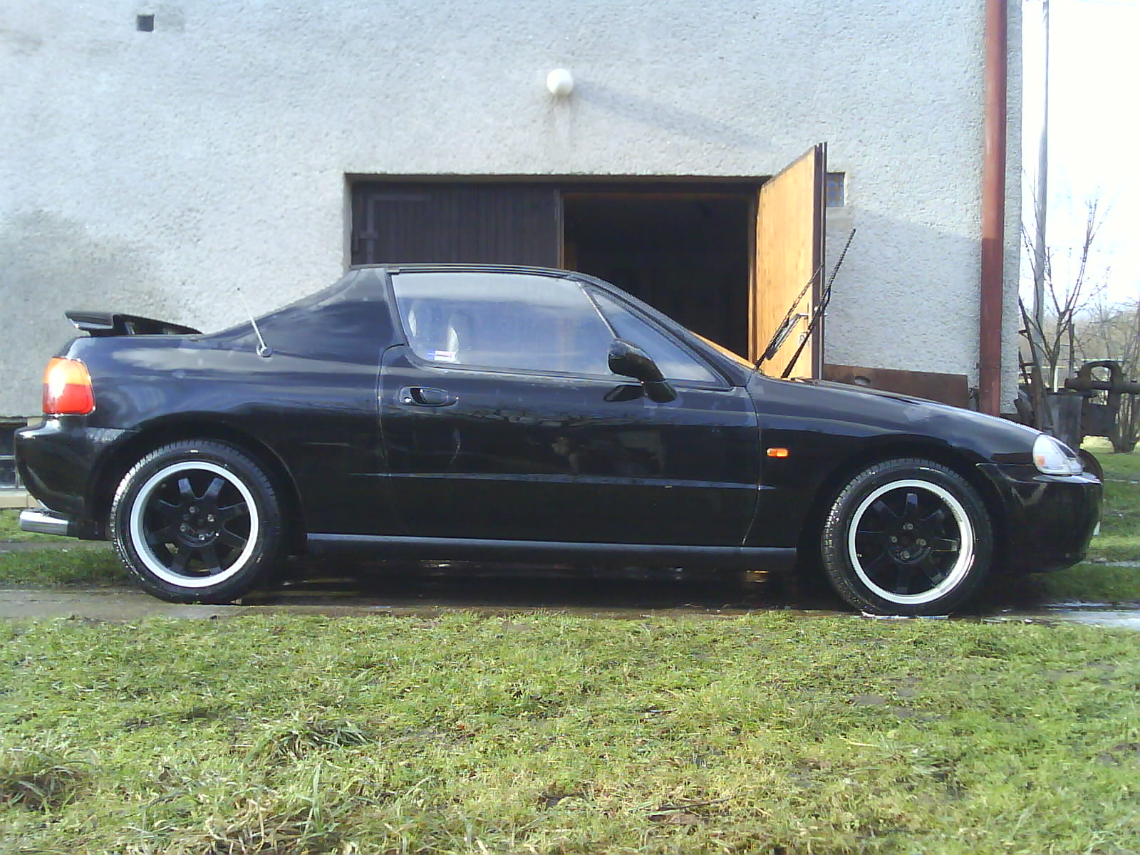 Tak jsem si  dneska  naposled v tomto roce umyl autíčko  a šup s ním do garáže :)