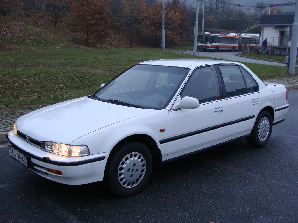 vcera kamarad poridil