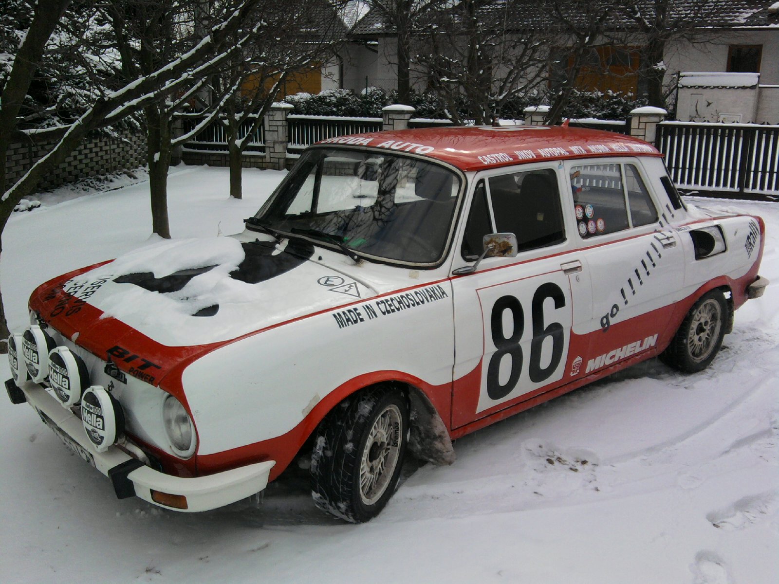 nektere stroje jeste jezdíí