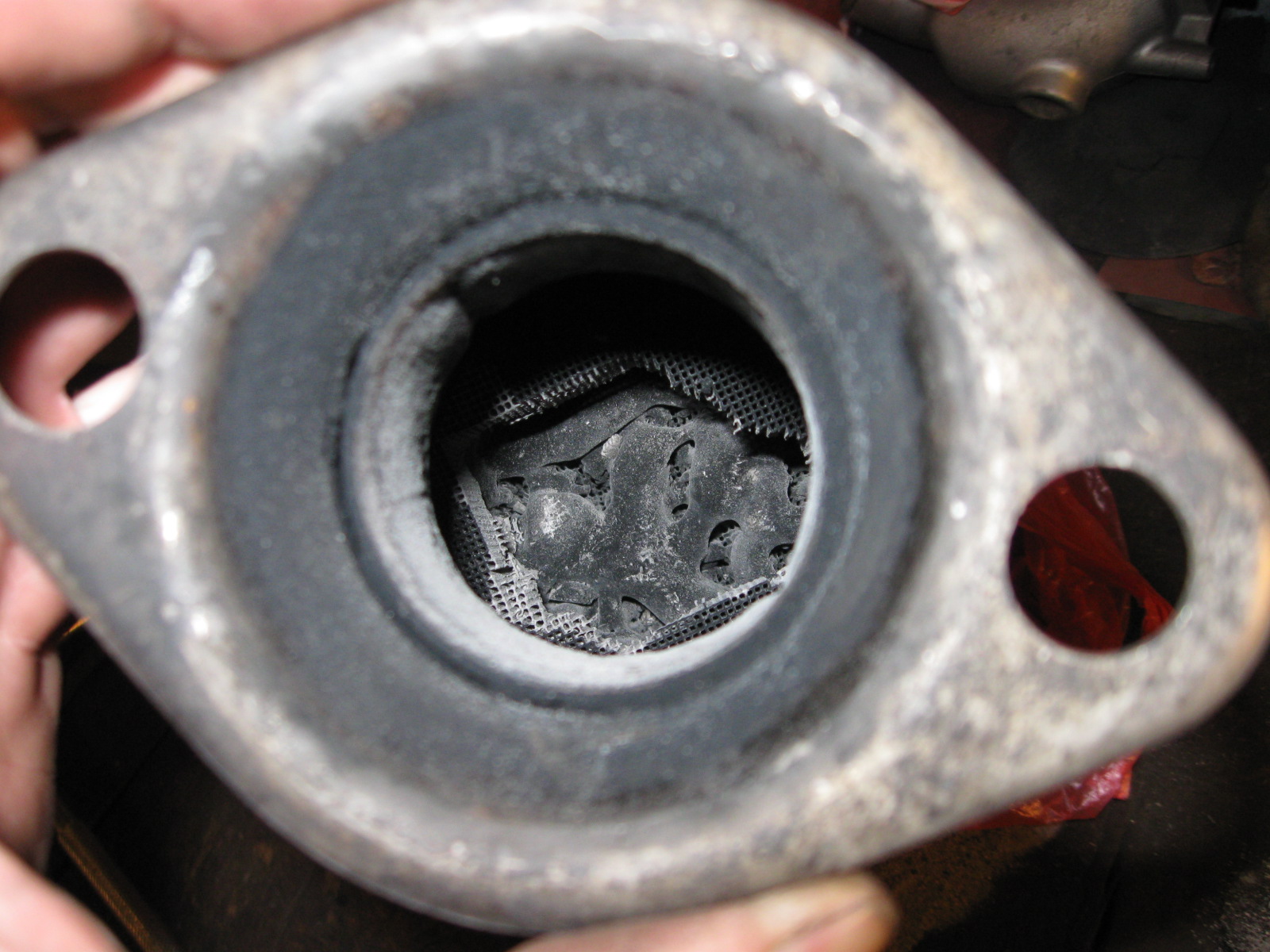 vysoce průchozí katalyzátor