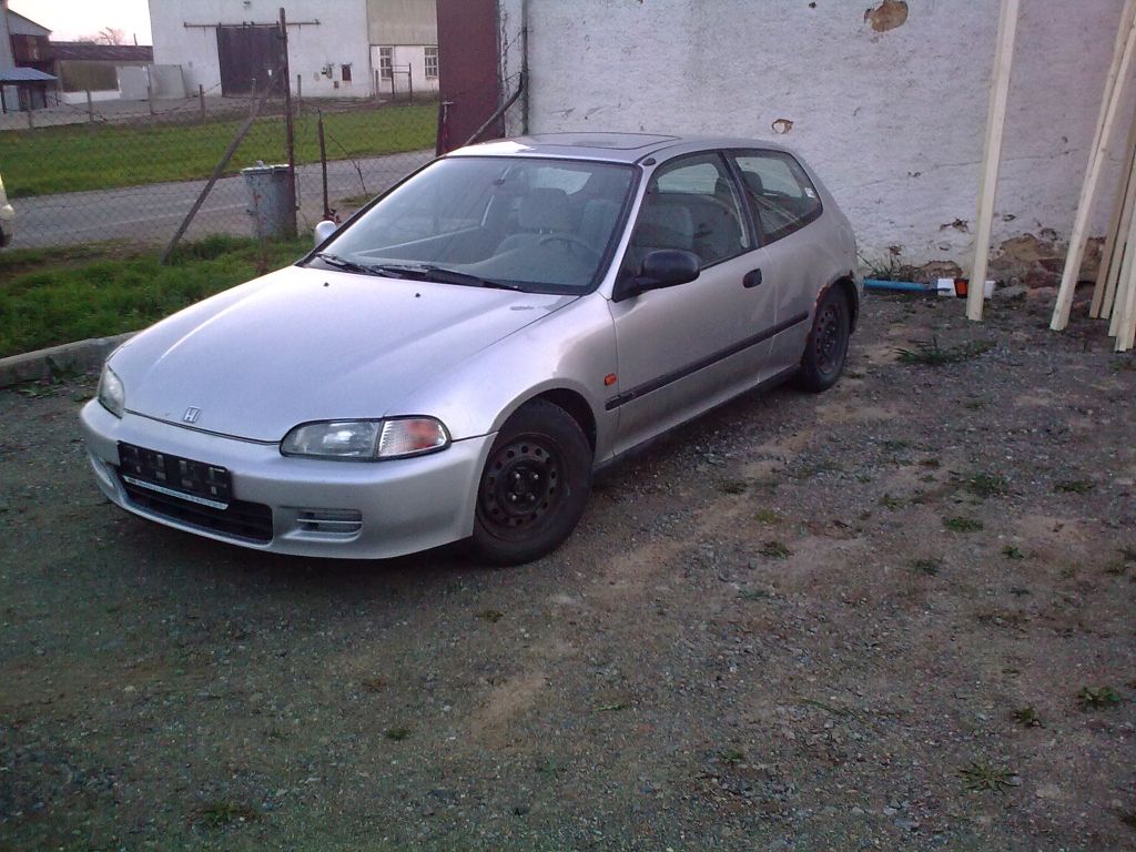 Civic uz ma nove brzdy a podvozek :-)