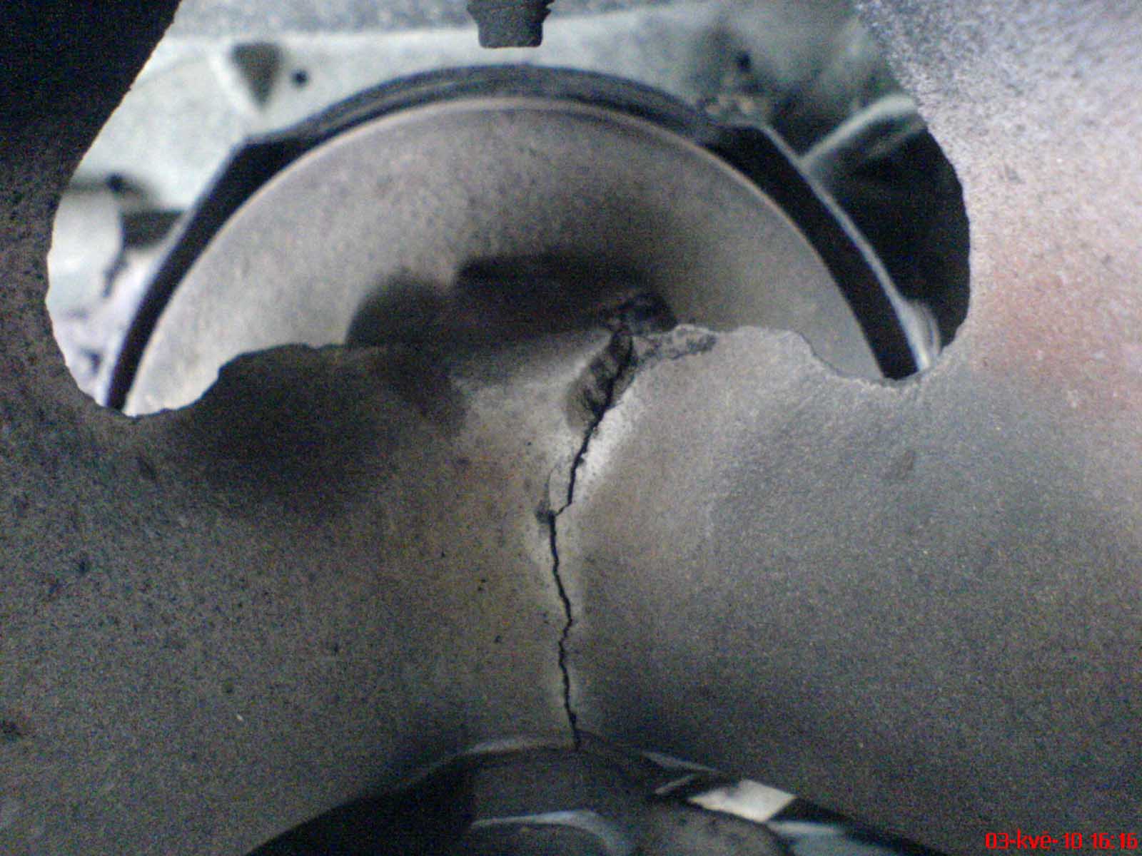 odhalení po sundání krytu svodů motoru D15Z6 :(