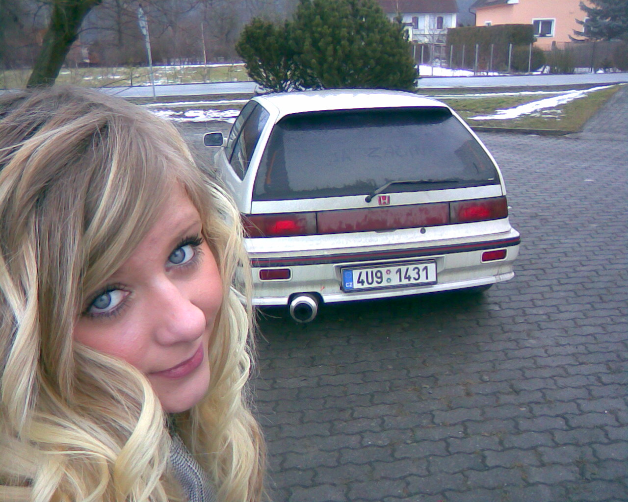 sestřička a vločka :)