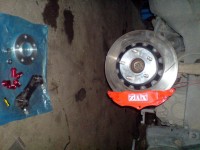 montáž XYZ brzd na ITR, výroba podložek a montáž delších šteftů.jpg