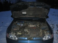 Pohled pod kapotu.JPG