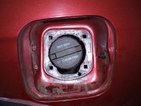 víčko nádrže očištěné.JPG