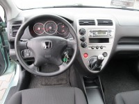 Volant 3 ovladani vedle radia.jpg